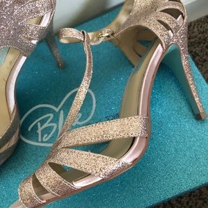 Brand: Betsy Johnson Size: 8.5 Color: Gold